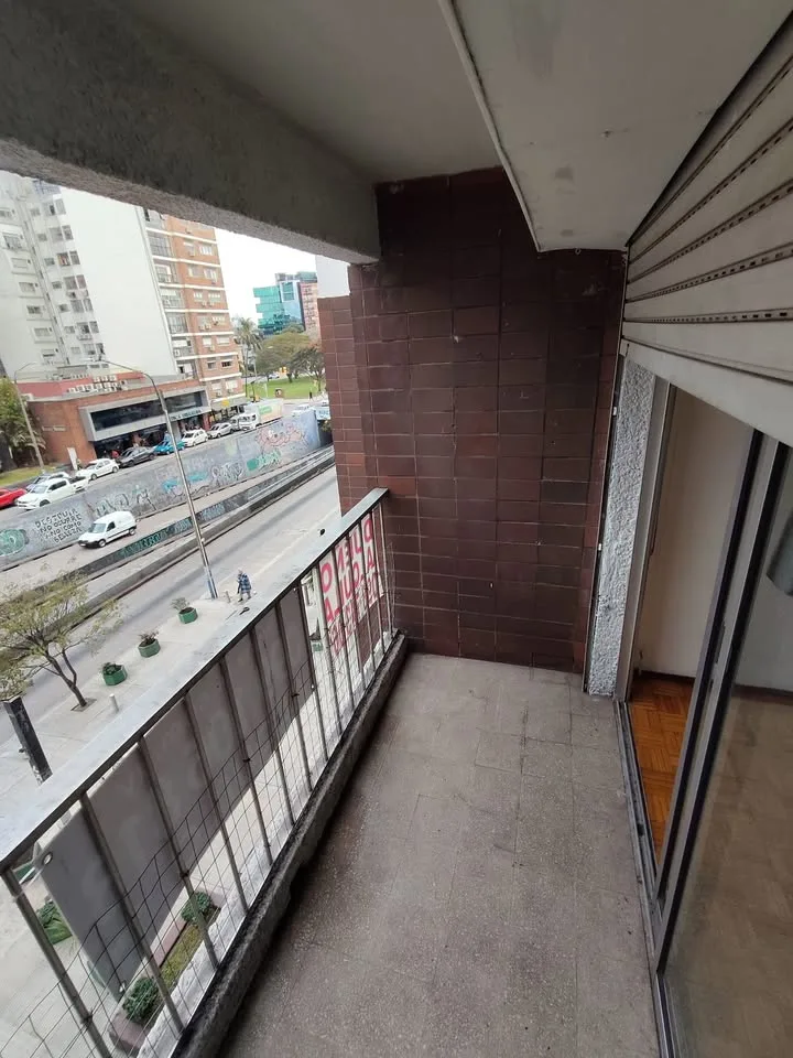 Apartaemetno a pasos tres cruces de dos dormitorios en tercer piso