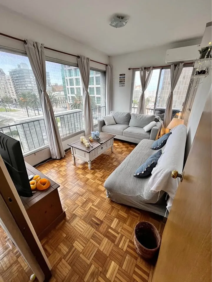 Apartamento en alquiler en plaza independencia en cuarto piso de 4 DORMITORIOS!!