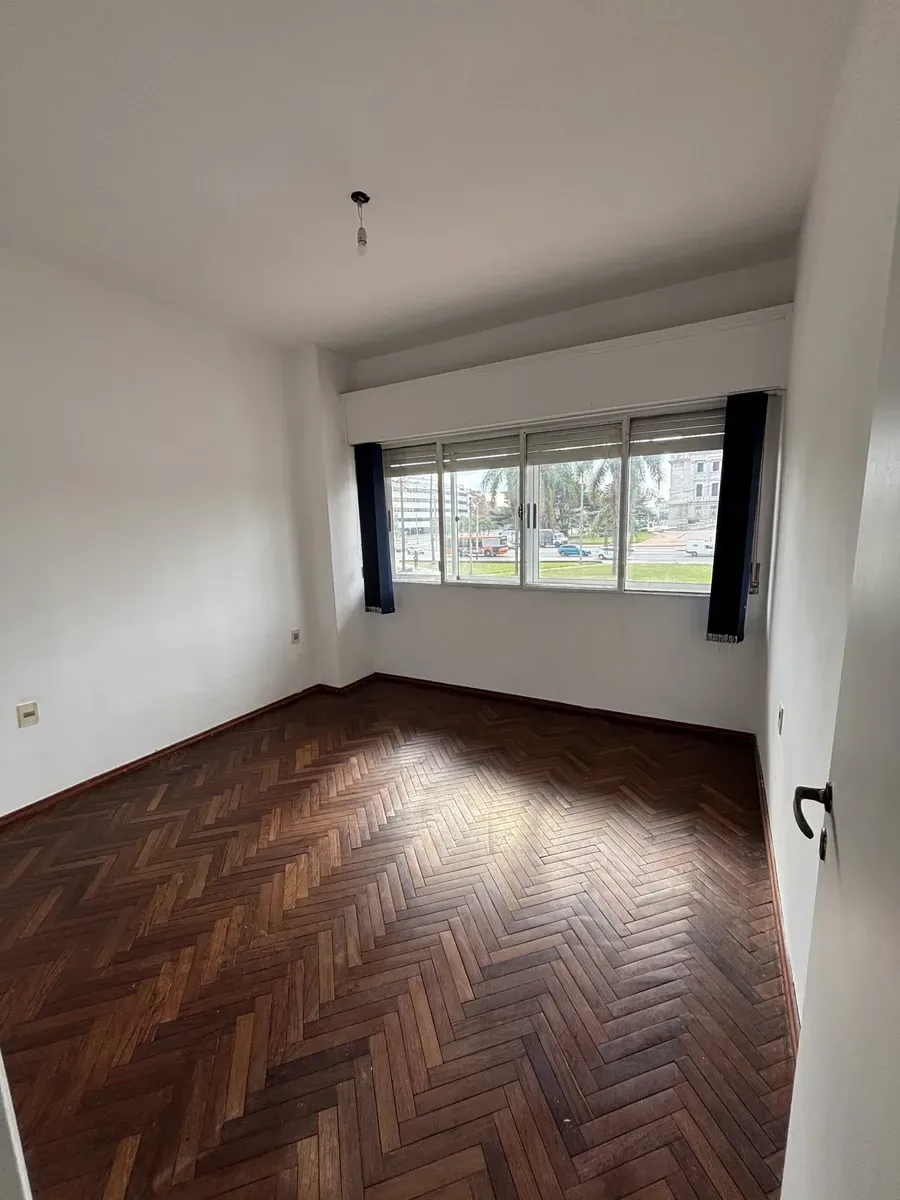 Apartamento en alquiler de 4 dormitorios proximo a palacio legislaticvo a  37.500