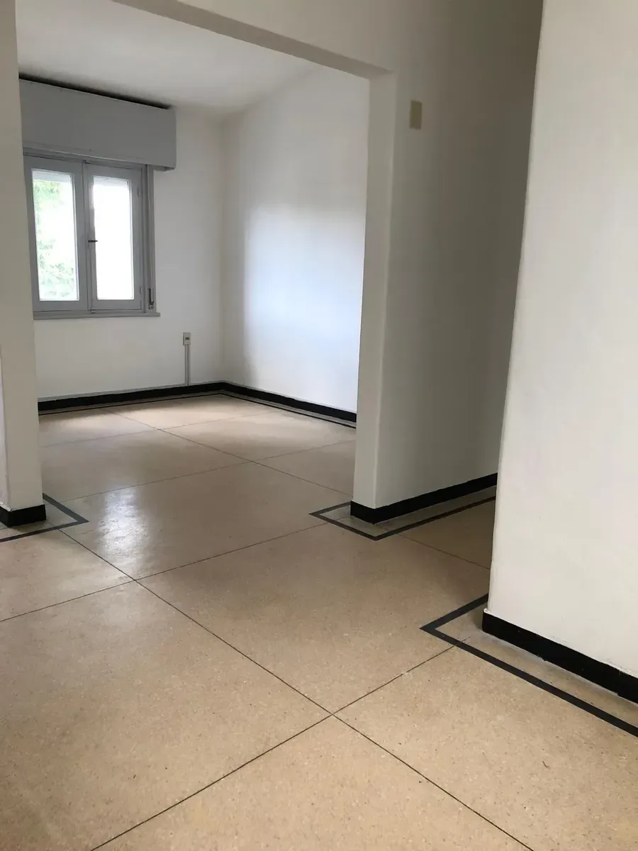Hermosa casa de altos en alquiler en buceo de dos dormitorios a 30000